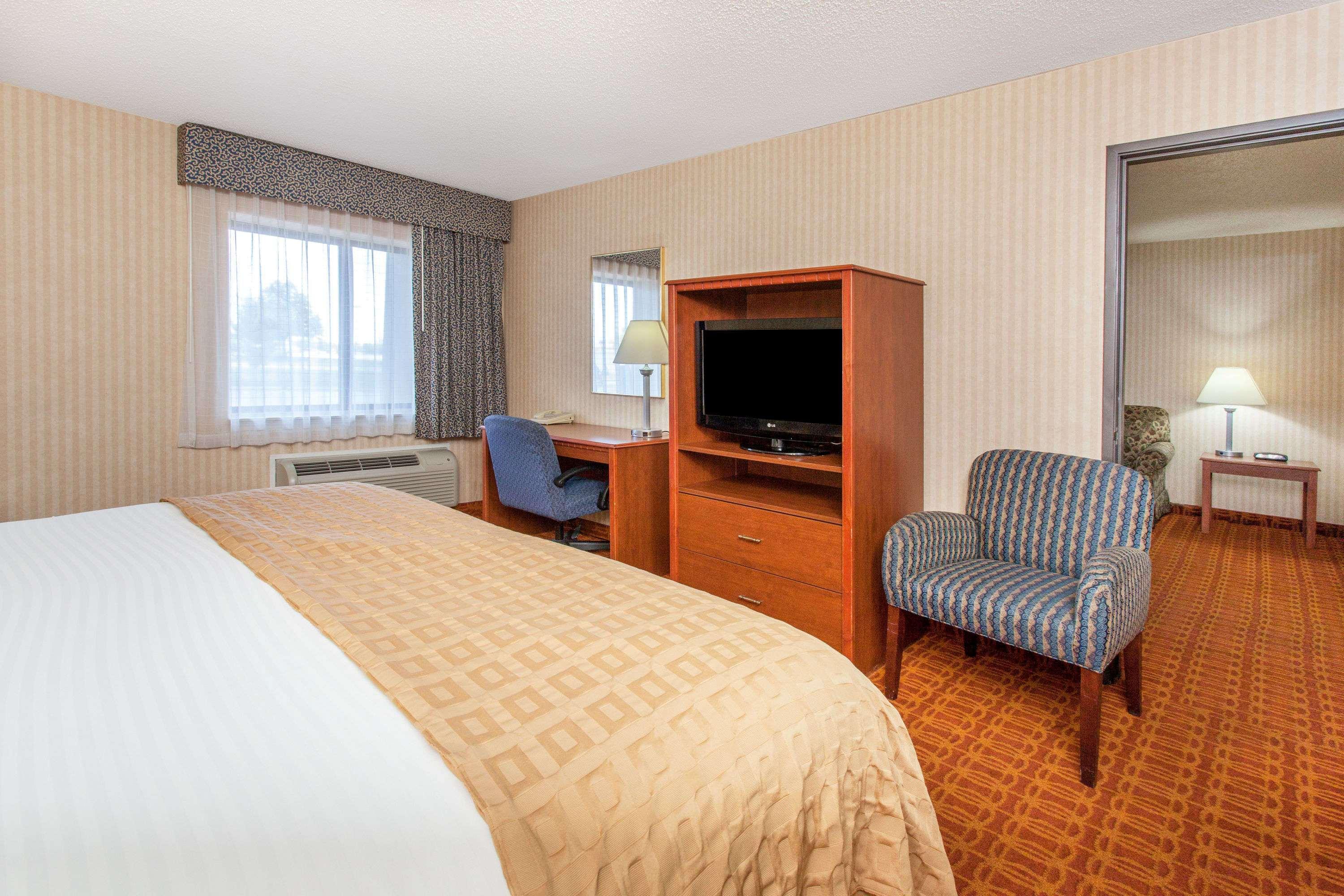 Baymont By Wyndham Detroit/Розвилл Экстерьер фото