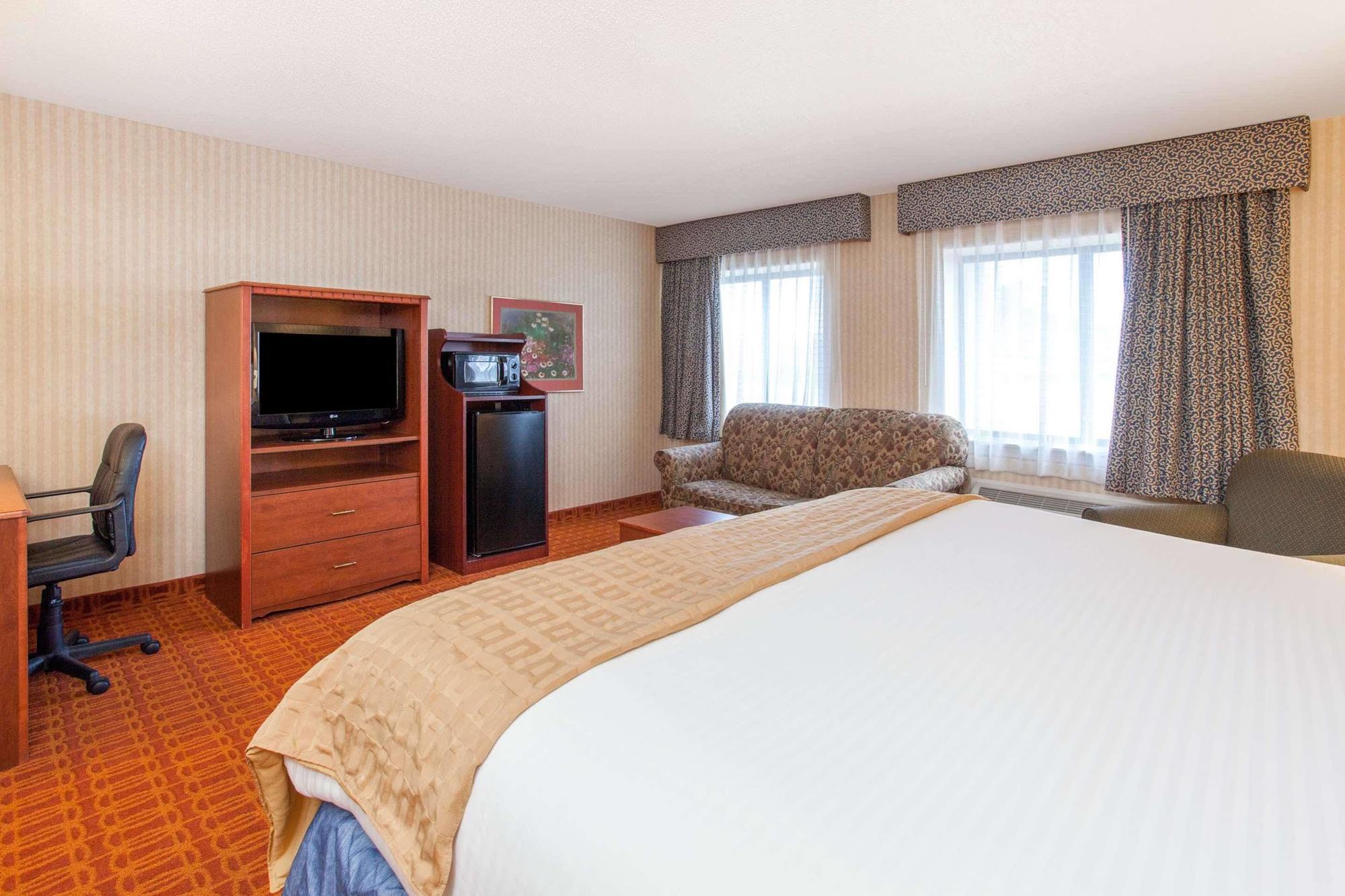 Baymont By Wyndham Detroit/Розвилл Экстерьер фото