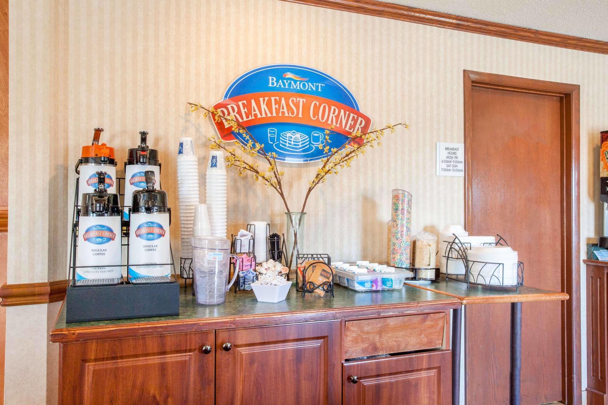 Baymont By Wyndham Detroit/Розвилл Экстерьер фото